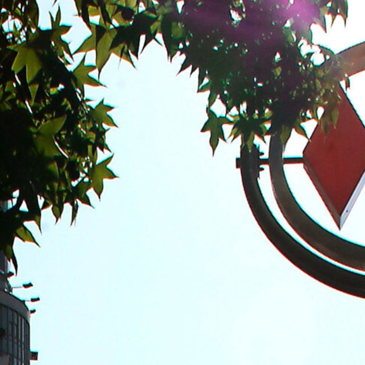 Origen y simbolismo de los rombos del Metro de Santiago Origen y simbolismo de los rombos del Metro de Santiago