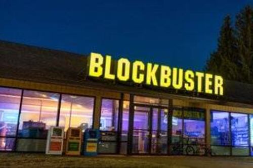 El último Blockbuster del mundo ambientará con Airbnb una pijamada de los noventa