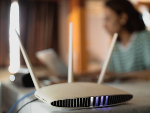Intrusos en tu red: El método definitivo para detectar y expulsar a quienes te roban el Wi-Fi