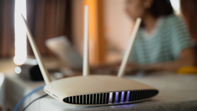 Intrusos en tu red: El método definitivo para detectar y expulsar a quienes te roban el Wi-Fi