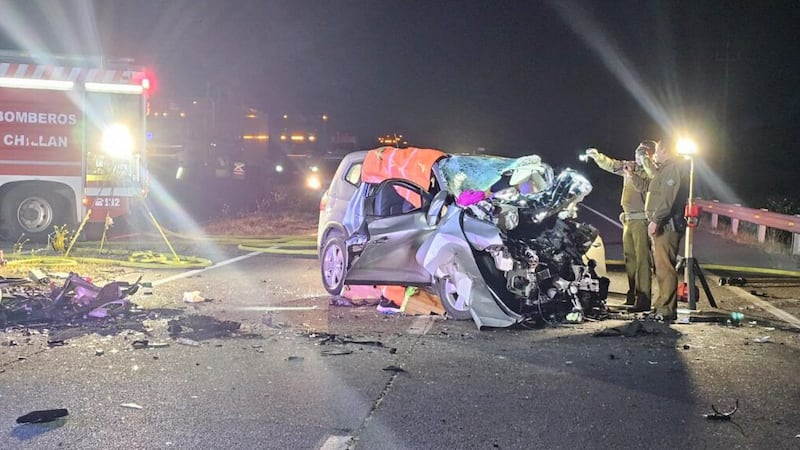 Tragedia en Ruta del Itata: Cinco fallecidos y cuatros heridos dejó choque frontal de vehículos