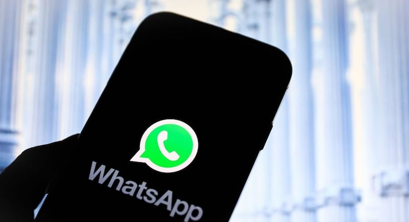 Por enviar un mensaje de WhatsApp condenan a la máxima pena a un estudiante en Pakistán