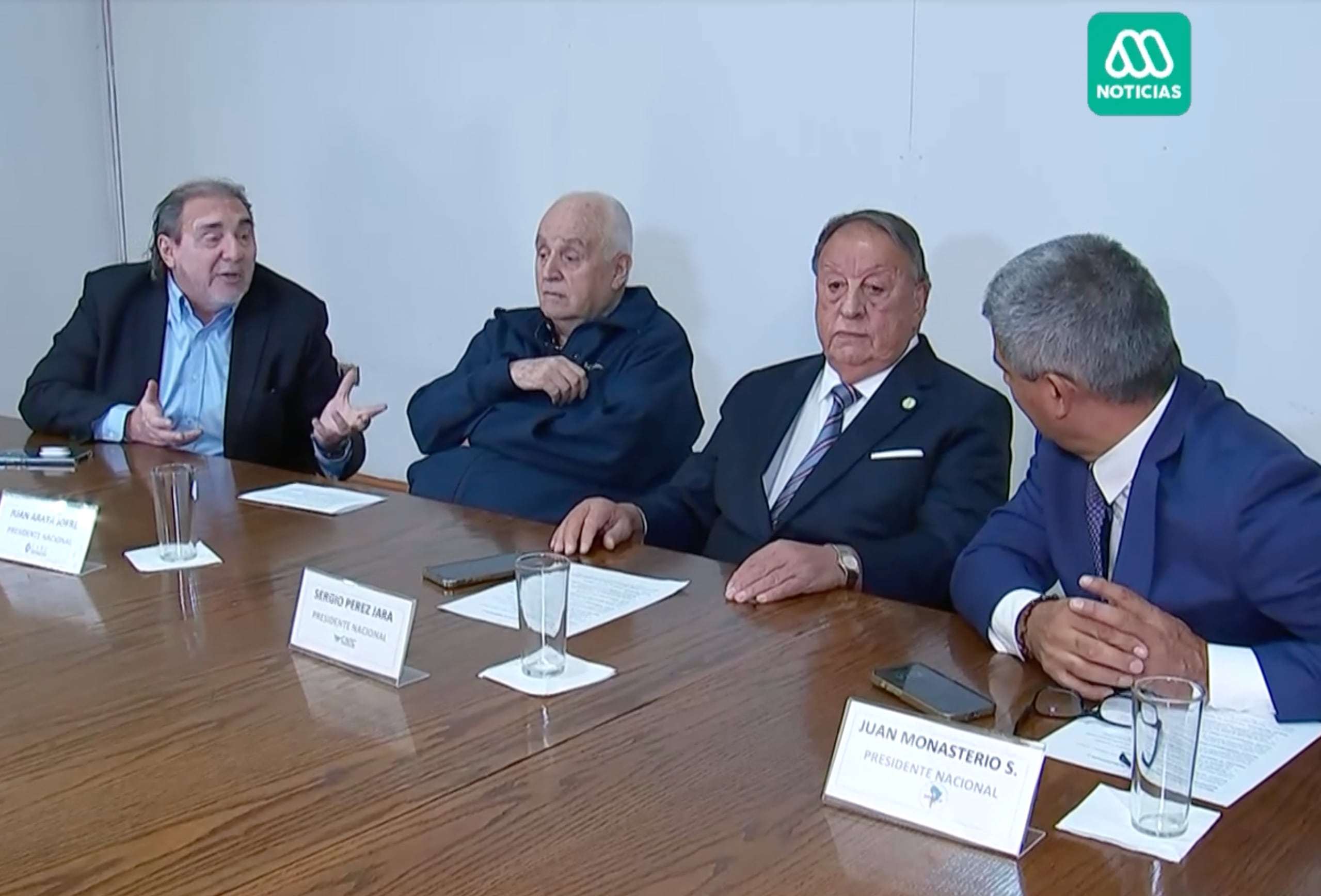 Camioneros descartan movilizaciones por alza de los combustibles: traspasarán el costo a los usuarios