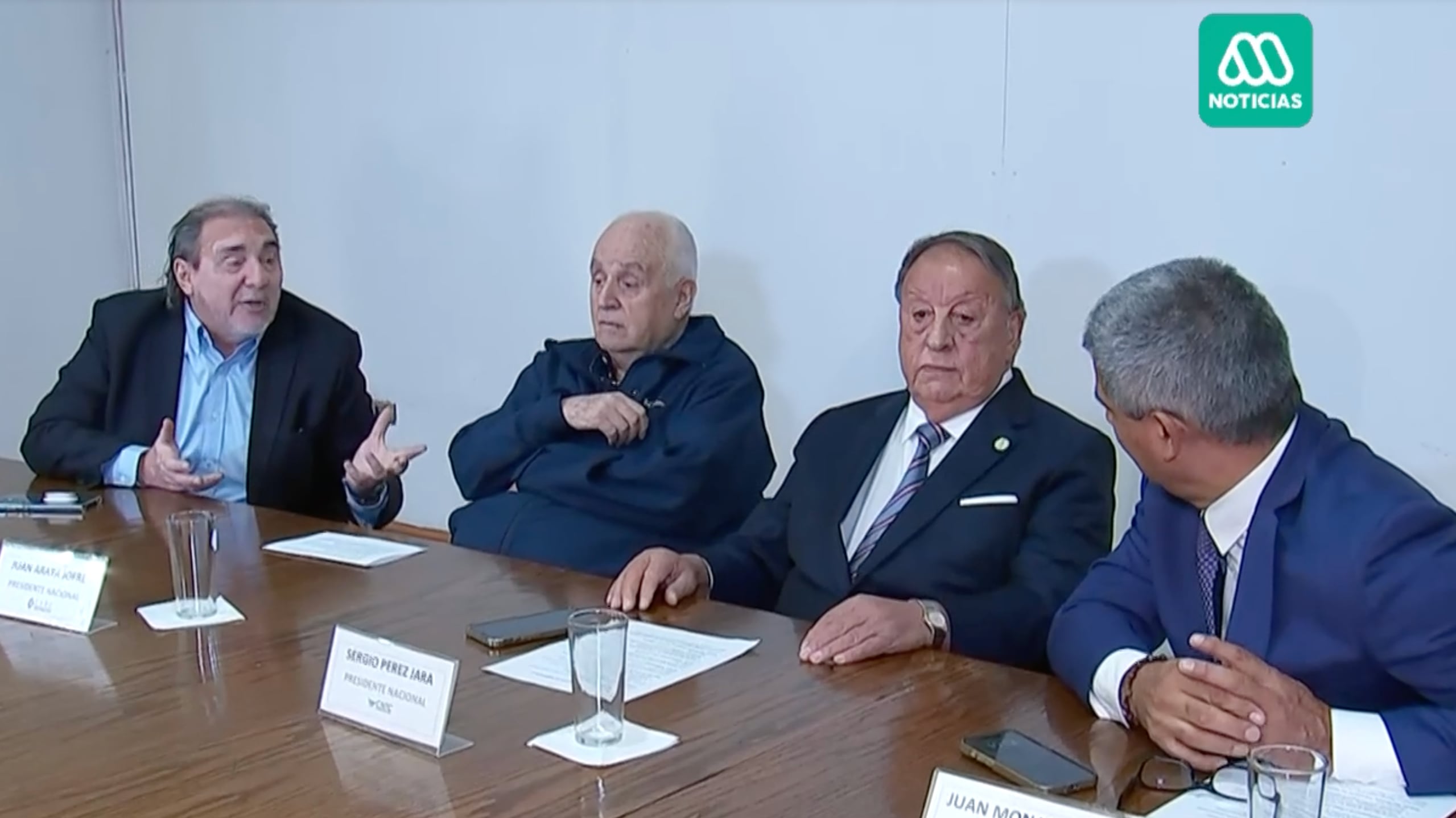 Camioneros descartan movilizaciones por alza del combustible