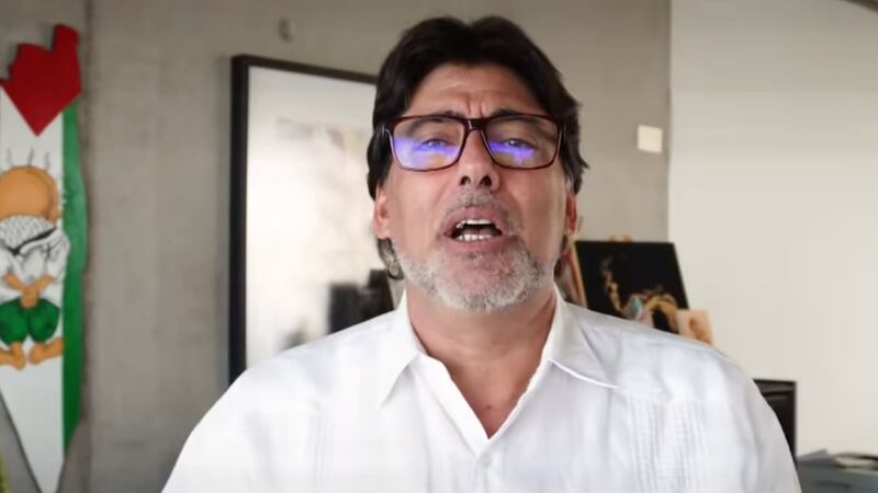 “Cualquier día te subes a un helicóptero...”: Daniel Jadue hace dura crítica a Juan Sutil por edad de jubilación con referencia a Sebastián Piñera