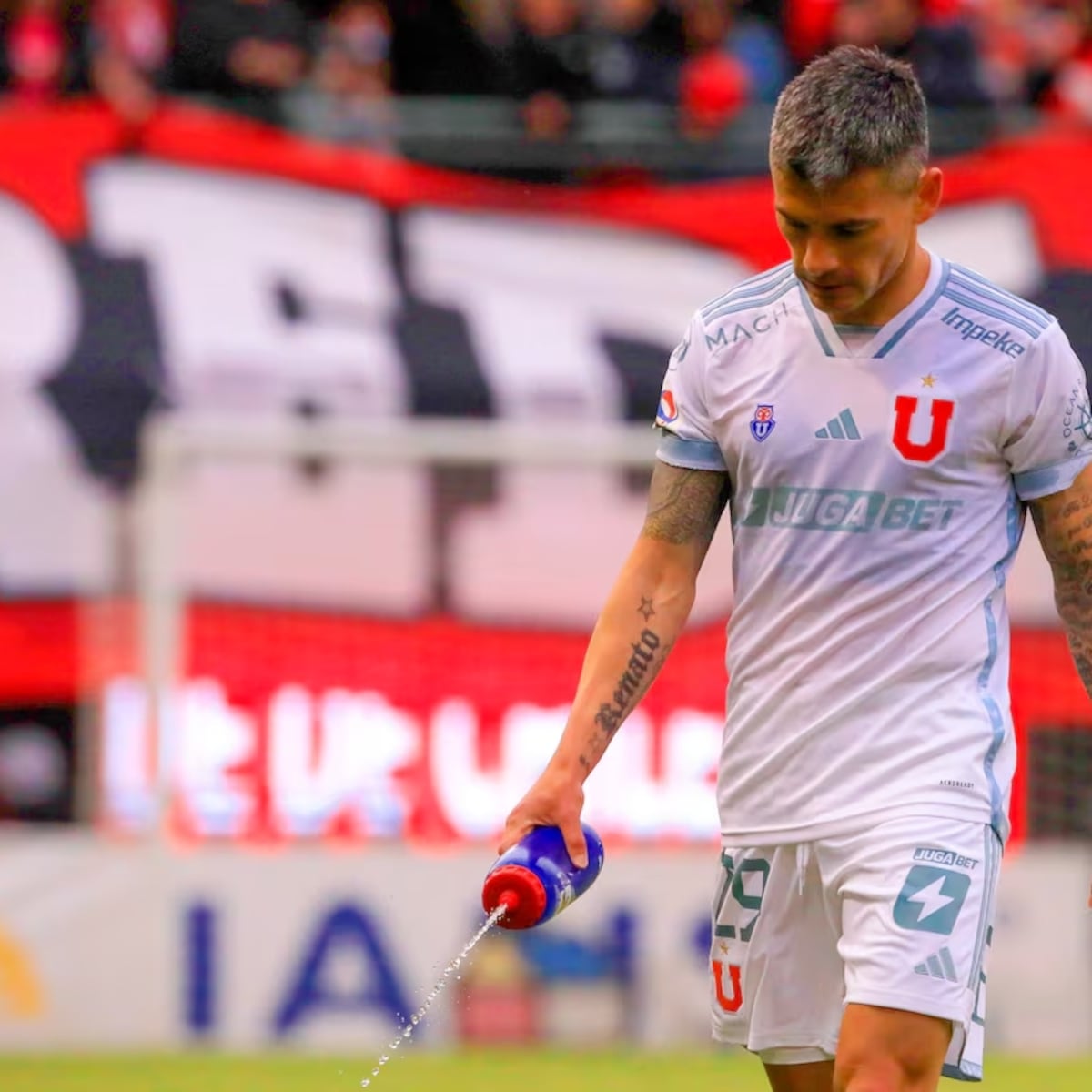 Preocupación por lesión de Aránguiz antes de la Supercopa Preocupación por lesión de Aránguiz antes de la Supercopa