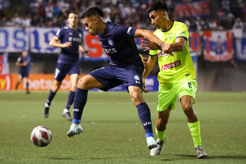Alexander Aravena ante Deportes Colina