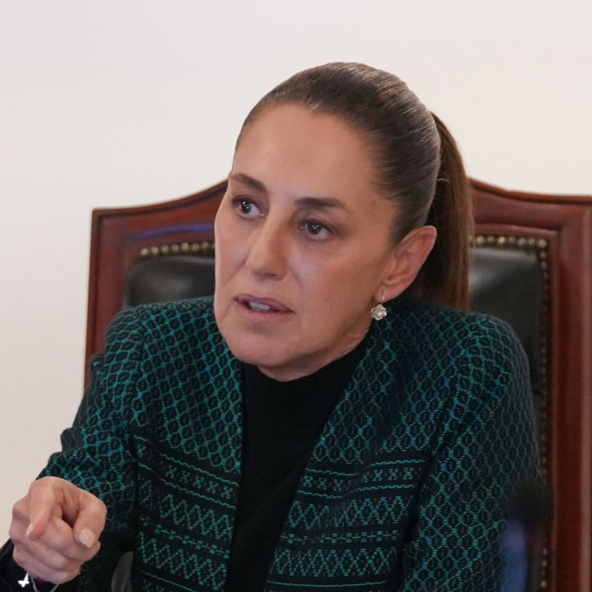 Detienen a sujeto por acosar a presidenta mexicana Detienen a sujeto por acosar a presidenta mexicana