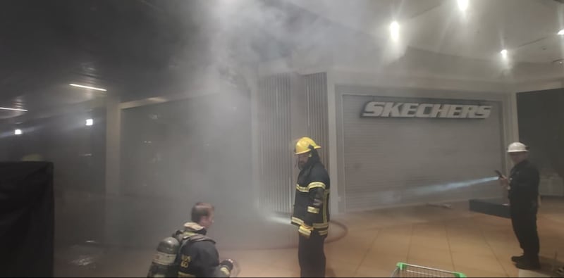 Incendio afectó a una tienda deportiva del tercer piso del Costanera Center