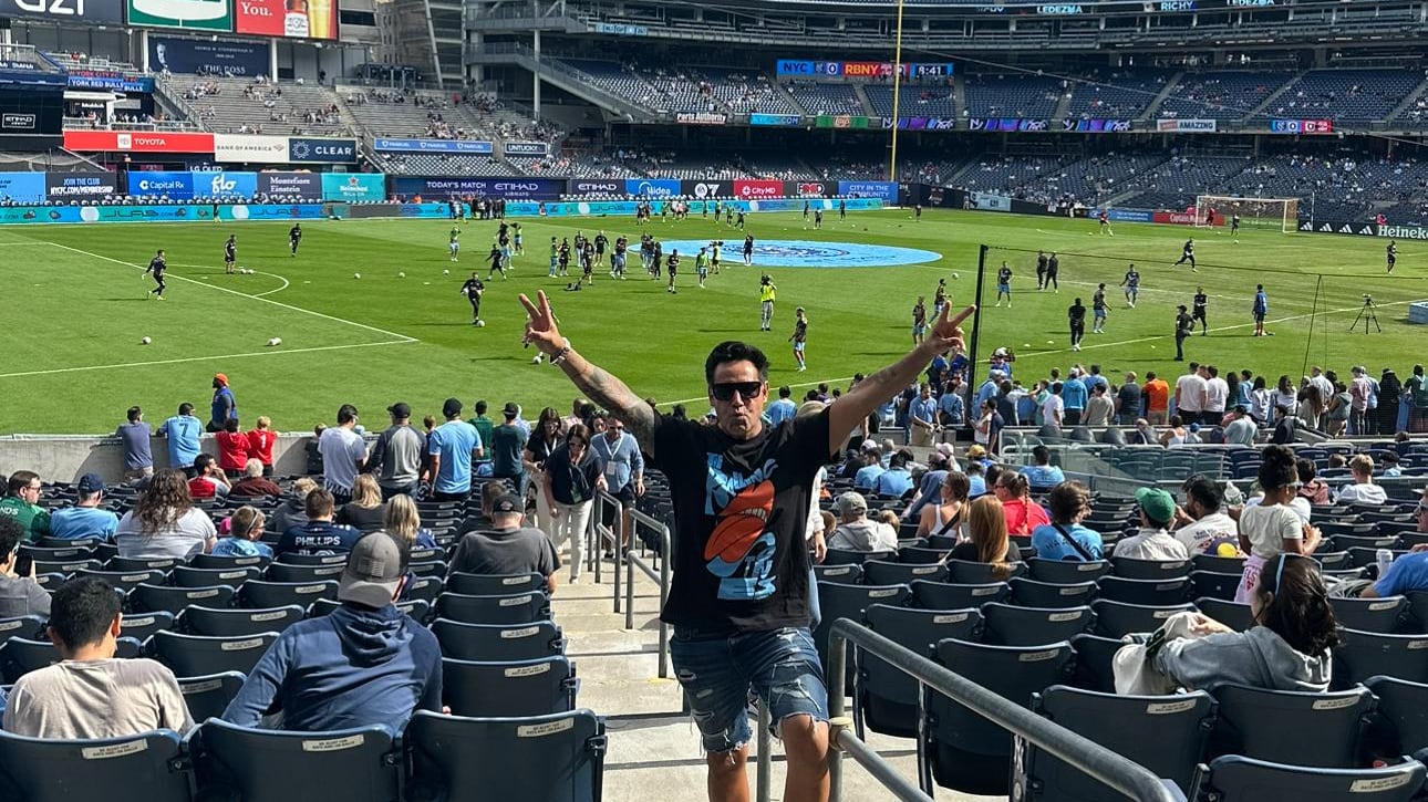 Ronny Dance en el estadio de los Yankee, Estados Unidos.