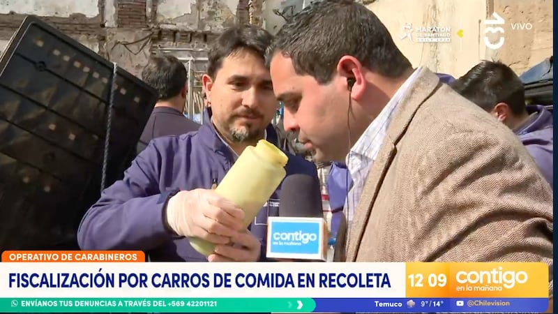 “Es muy fuerte el hedor”: periodista del matinal de Chilevisión realizó insalubre despacho durante fiscalización de carritos de comida en Recoleta
