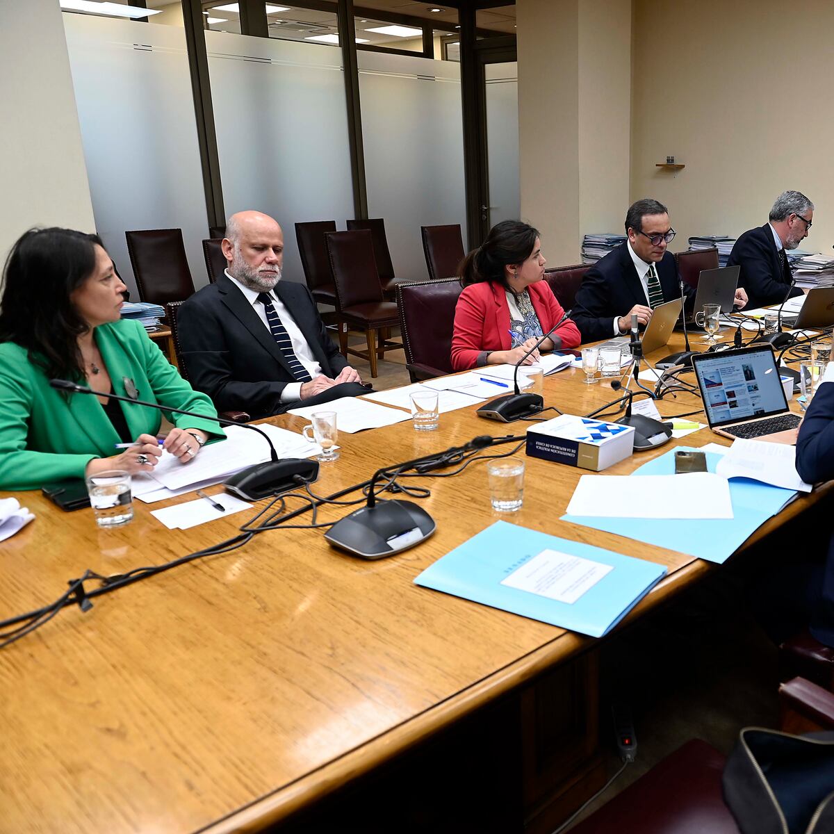 Aprueban norma para quitar escaño a parlamentarios que renuncien a su partido Aprueban norma para quitar escaño a parlamentarios que renuncien a su partido