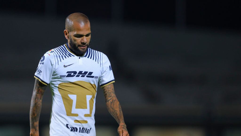 Pumas rescindió el contrato de Dani Alves por la denuncia que enfrenta.