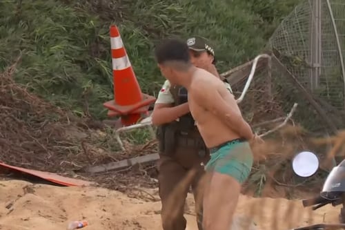 Vuelco de camión en San Bernardo deja escena insólita: chofer se quitó la ropa tras el accidente