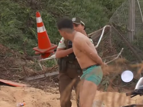 Vuelco de camión en San Bernardo deja escena insólita: chofer se quitó la ropa tras el accidente