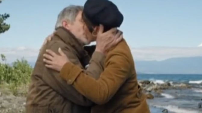 El beso entre Manuel y Emilia de 'Al sur del corazón', Captura Mega