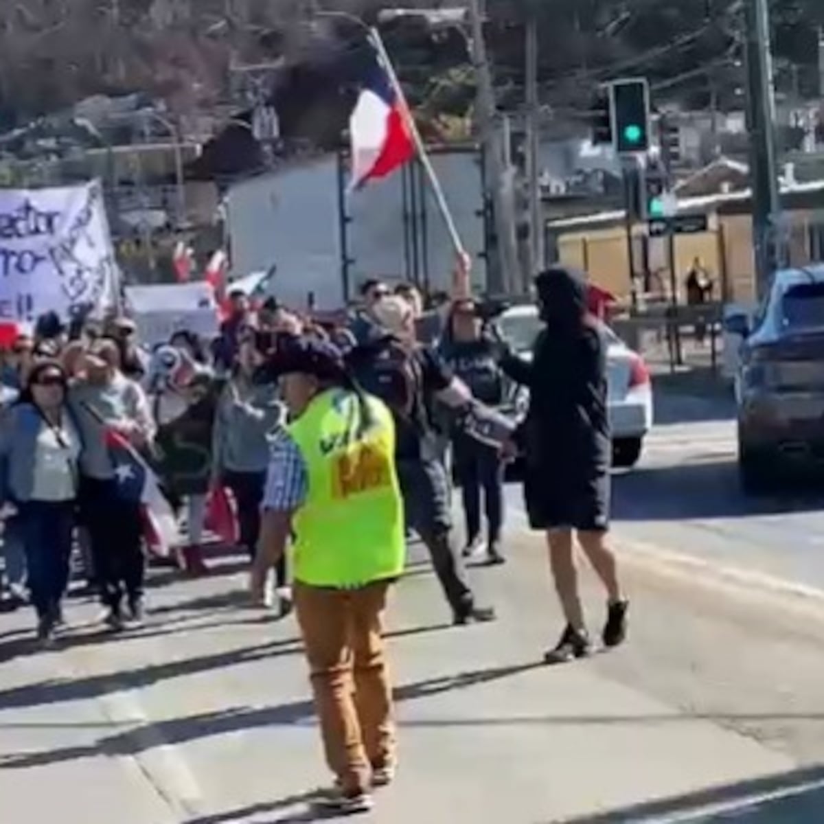 Protesta vecinal en Lirquén por demora en entrega de ayuda tras incendios Protesta vecinal en Lirquén por demora en entrega de ayuda tras incendios