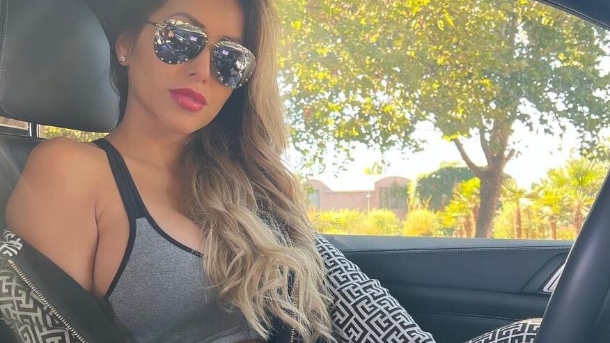 Marité Matus sigue buscando a su perro extraviado hace casi una semana en el sector de Las Brisas de Chicureo.