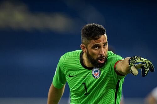 Claudio Bravo responde duramente por rumor sobre ausencia en la Roja