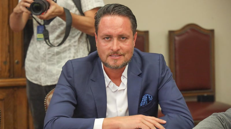 “No es el momento”: Alcalde Rodrigo Wainraihgt recibe ola de críticas por asistir a conferencia en Israel