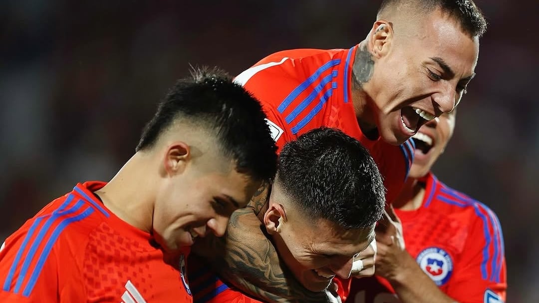 La selección chilena finalizó el 2025 en el puesto 50 del ranking FIFA, y como el tercer peor representativo sudamericano, sólo por encima de Paraguay (53°) y Bolivia (79°).
