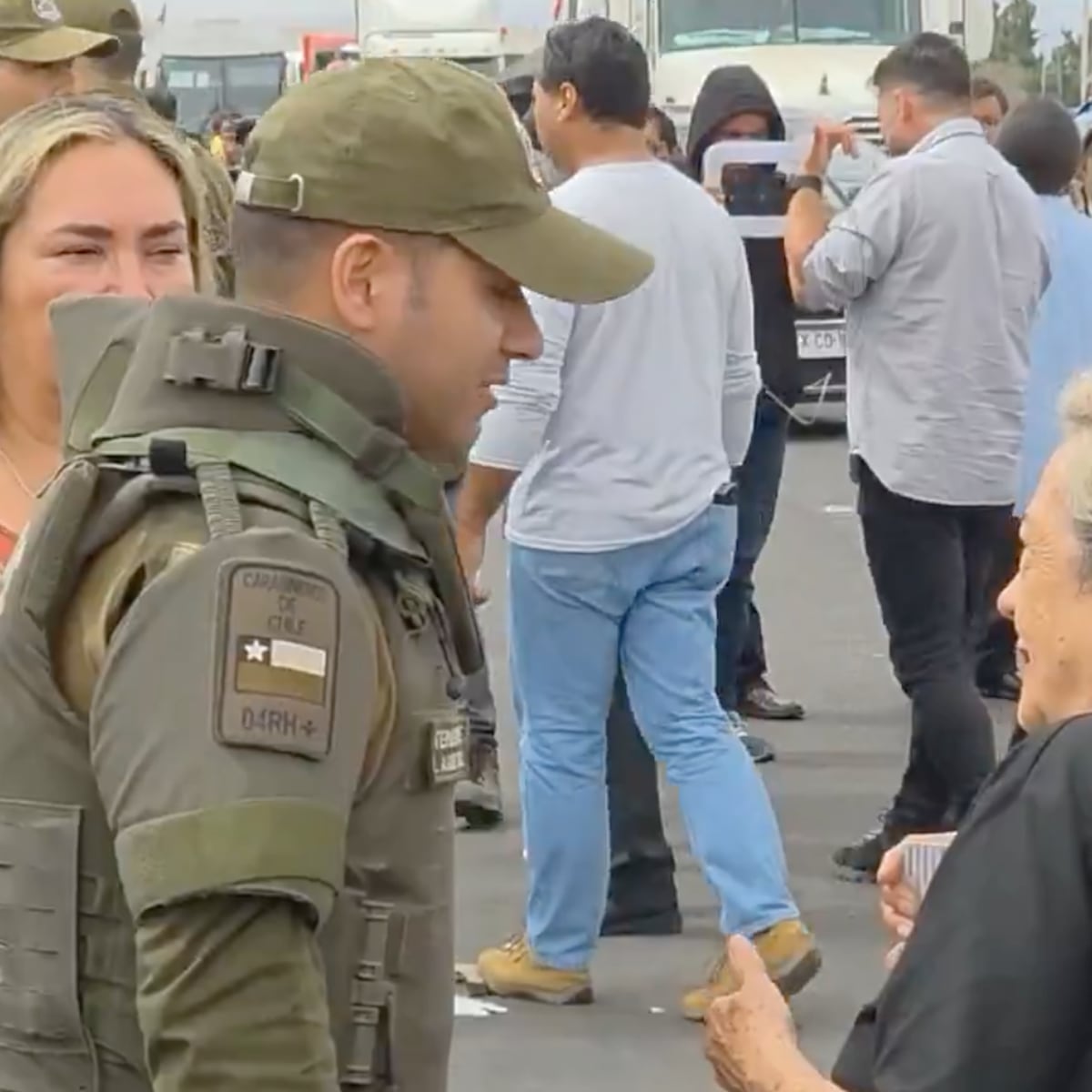 Migrantes atrapados en frontera Chile-Perú por crisis humanitaria Migrantes atrapados en frontera Chile-Perú por crisis humanitaria