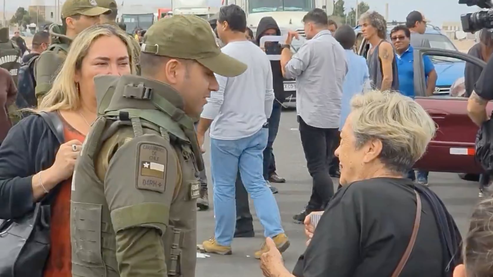 Migrantes acusan abandono estatal y frustración con autoridades que “ni un clavo han puesto” en resolver la crisis.