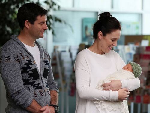 Comparación: ¿Qué tan diferente es la ley de postnatal propuesta en España con la actual ley chilena?