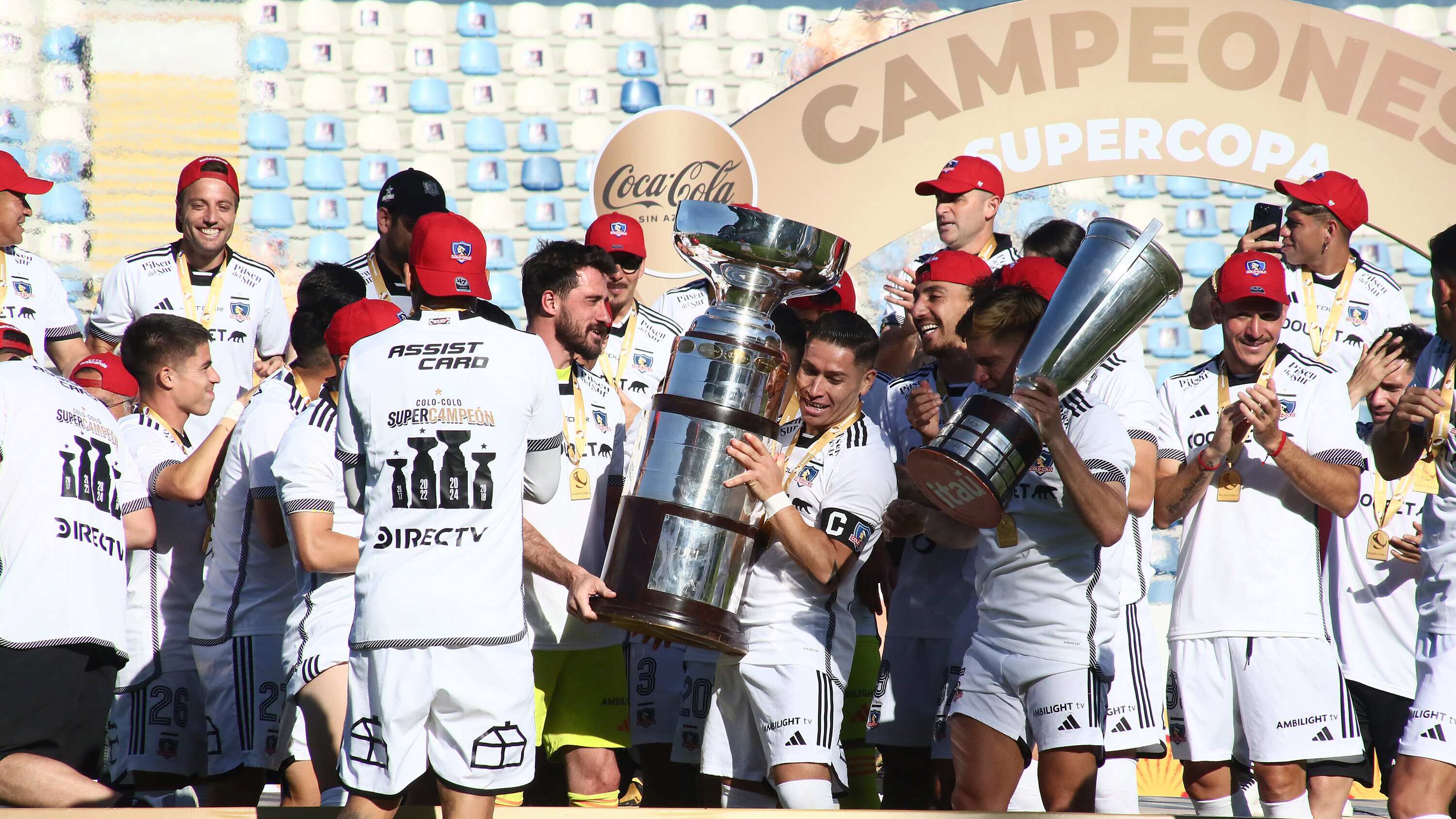 FINAL SUPER COPA 2024: Colo Colo vs Huachipato | 13 DE NOVIEMBRE, RANCAGUA
Se juegan los 12 minutos restantes de la final de la Super Copa, partido que comenzó en febrero pero que fue suspendido por hinchas que quemaron el estadio Nacional
CAROLINA TABILO/ AGENCIA UNO