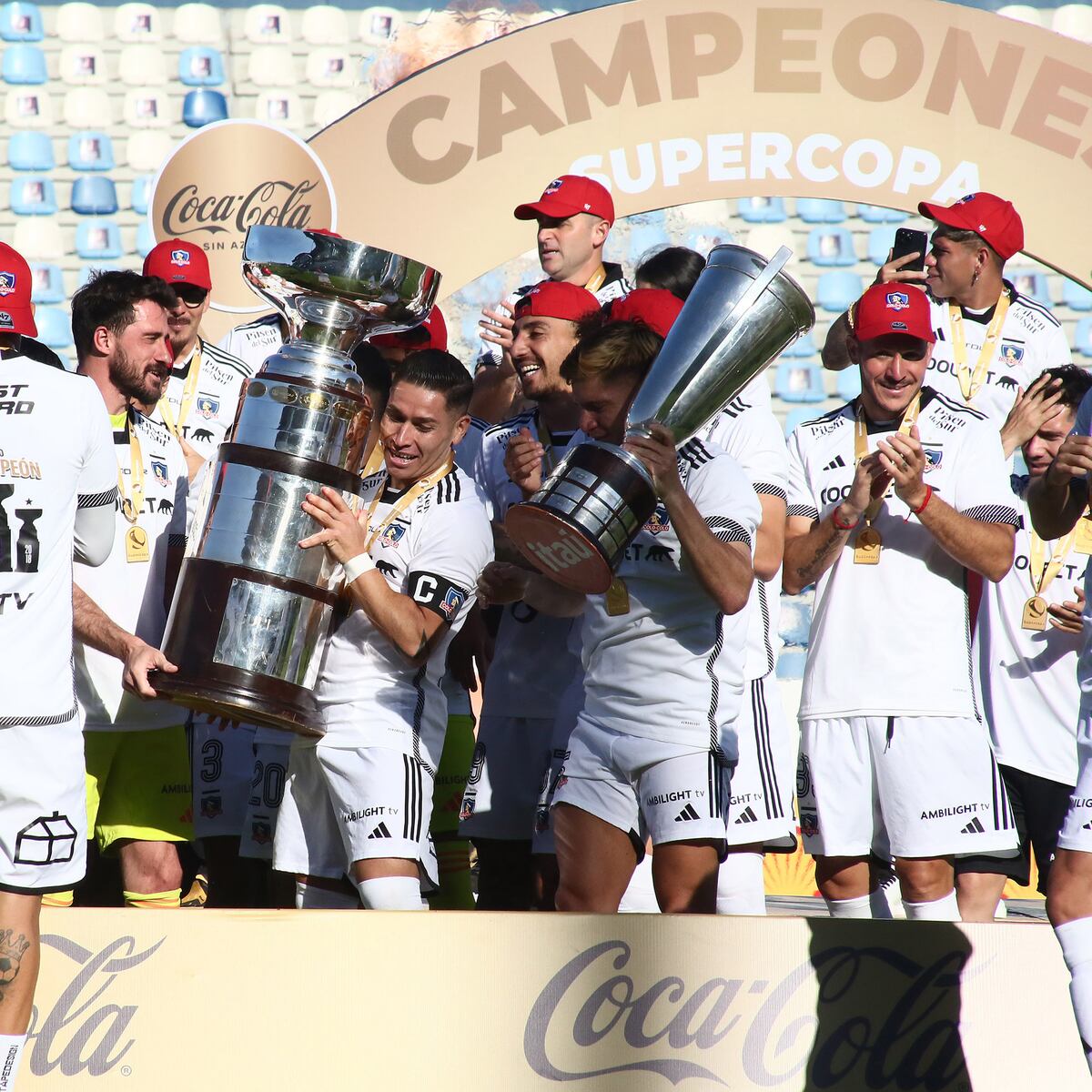 Colo Colo gana la Supercopa tras larga espera Colo Colo gana la Supercopa tras larga espera