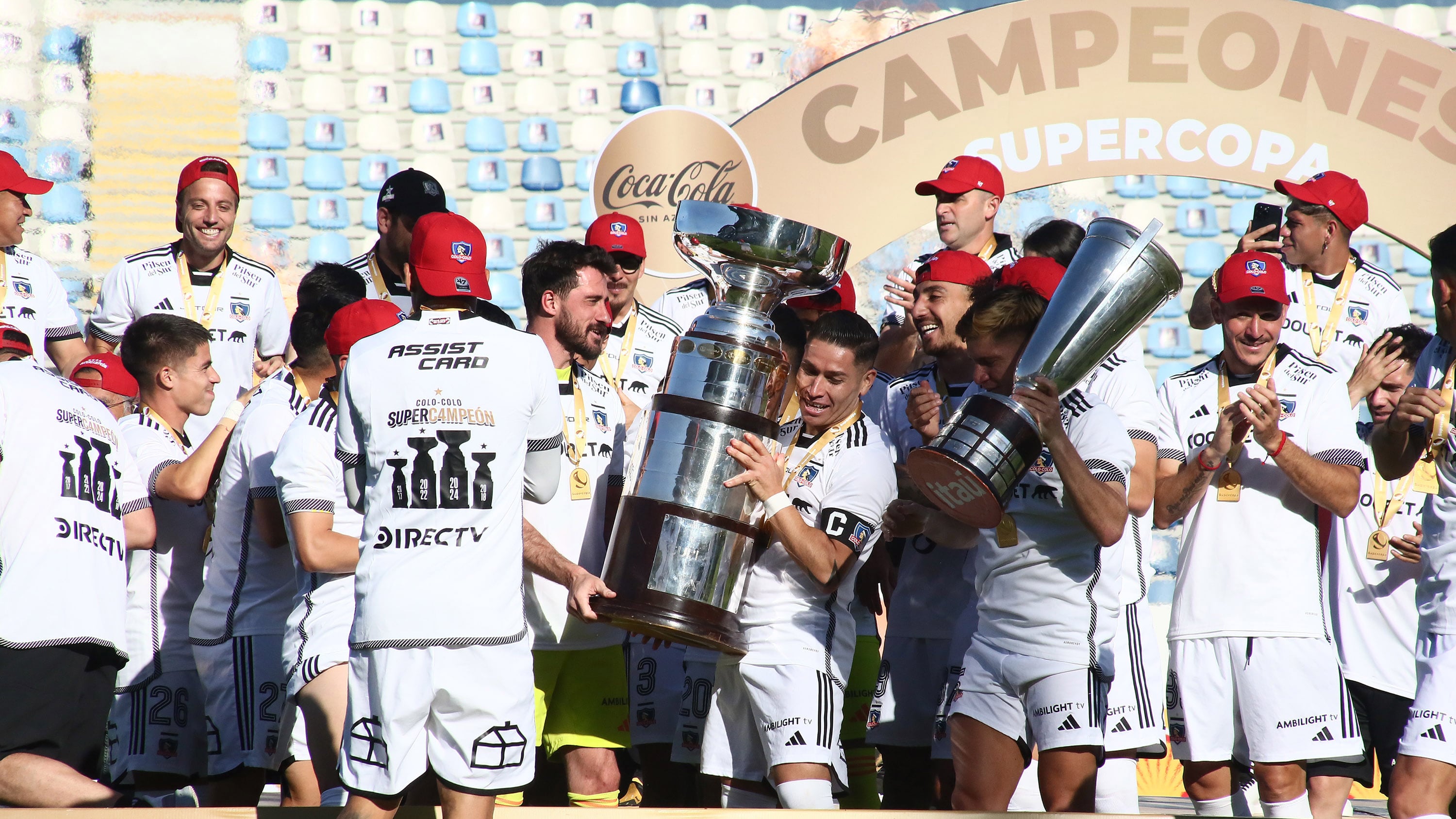 FINAL SUPER COPA 2024: Colo Colo vs Huachipato | 13 DE NOVIEMBRE, RANCAGUA
Se juegan los 12 minutos restantes de la final de la Super Copa, partido que comenzó en febrero pero que fue suspendido por hinchas que quemaron el estadio Nacional
CAROLINA TABILO/ AGENCIA UNO