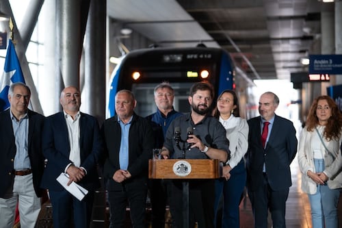 Boric llama al nuevo gobierno a dar continuidad a los proyectos ferroviarios en Chile