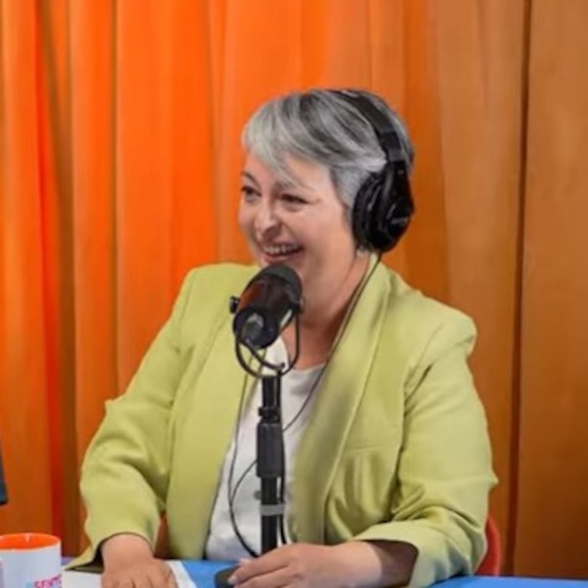 Jeannette Jara divierte en El Sentido del Humor con referencia a Franco Parisi Jeannette Jara divierte en El Sentido del Humor con referencia a Franco Parisi