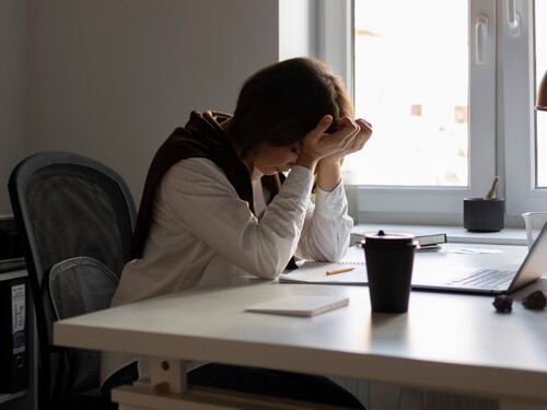 Día del Trabajador: 50% admite que ha llorado alguna vez en el trabajo