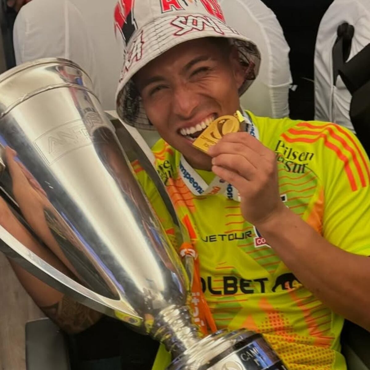 Brayan Cortés explica su salida de Colo Colo y desmiente a Mosa Brayan Cortés explica su salida de Colo Colo y desmiente a Mosa