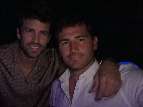 VIDEO: Casillas le dedica canción de Shakira a Piqué