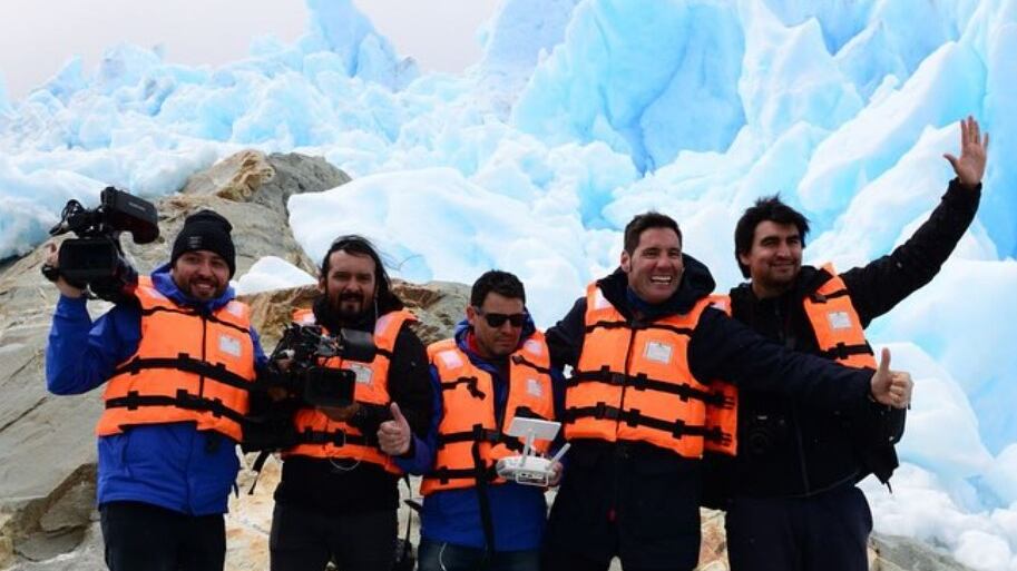 Francisco Saavedra y equipo de Lugares que hablan, Instagram