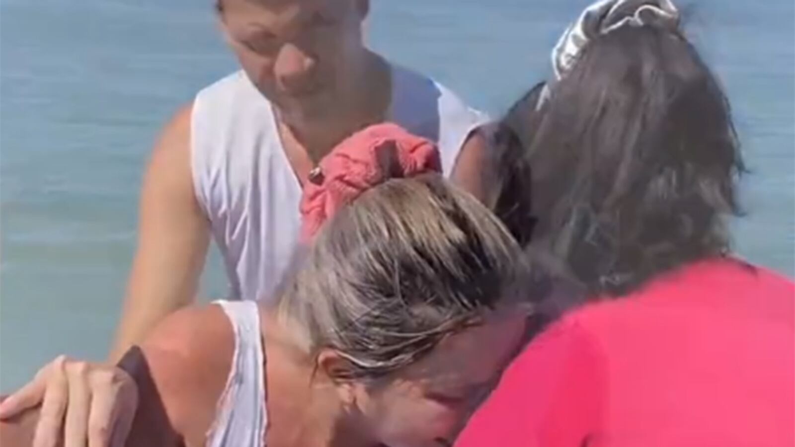 Mujer que parió en el Mar solo logra burlas de su “bochornoso” video.