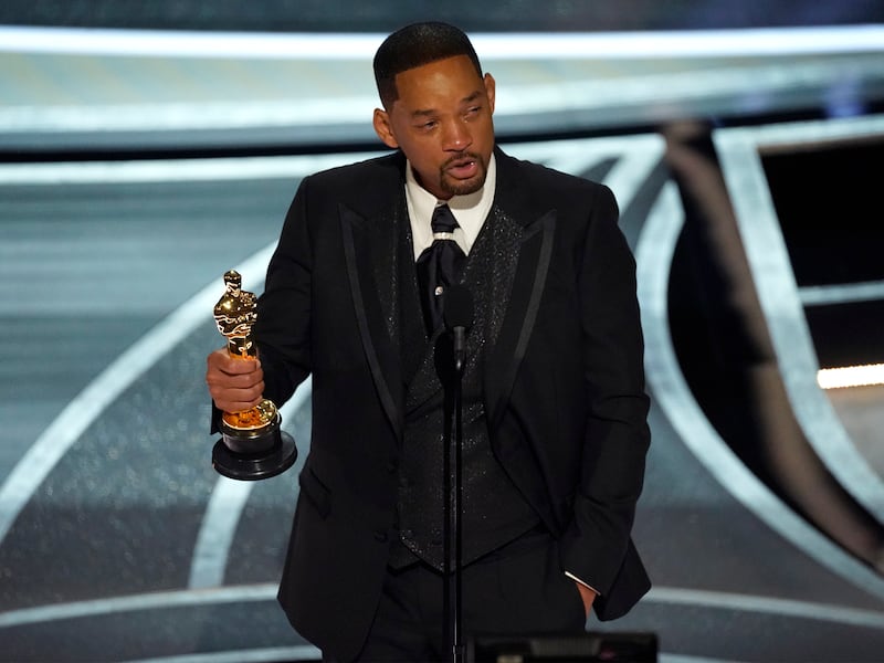 Aseguran que nunca le pidieron a Will Smith abandonar los Oscar tras el golpe a Chris Rock