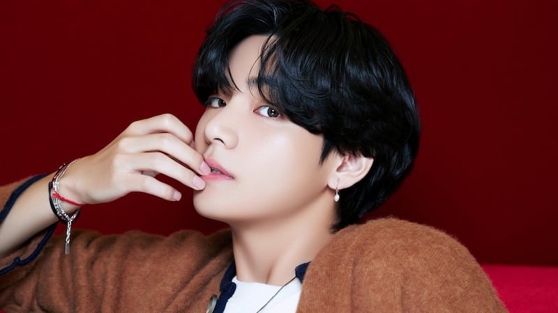 “Chiquillas, ustedes creen que se vea el “Buenos días a todos?”: Miembro de BTS etiquetó a canal de televisión chileno en sus redes sociales