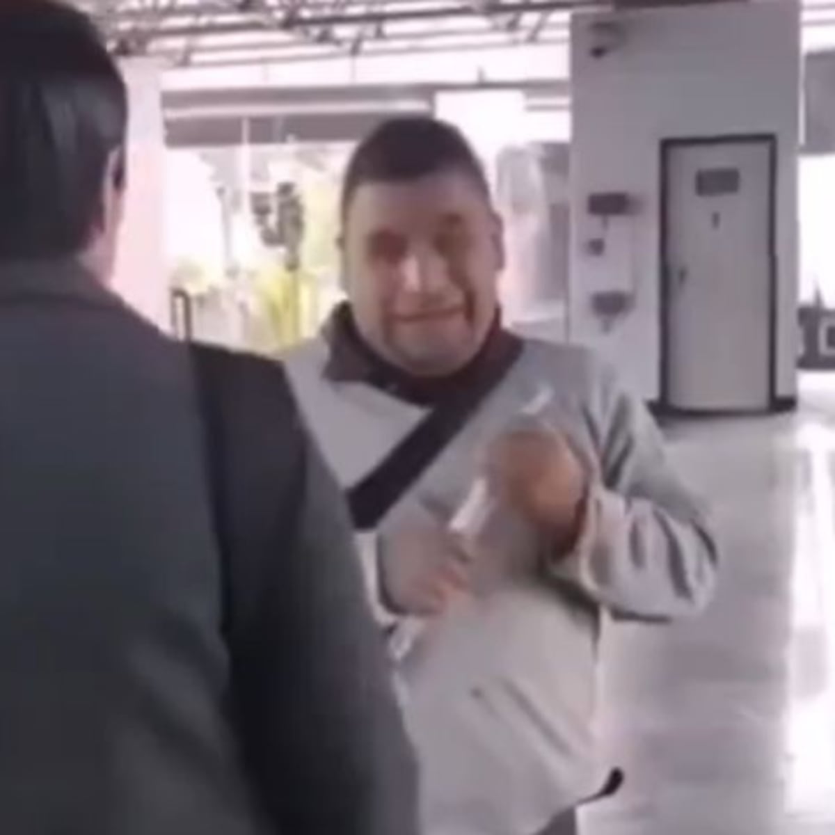 Mujer acusa a persona con discapacidad visual de mirarle el trasero en el Metro CDMX Mujer acusa a persona con discapacidad visual de mirarle el trasero en el Metro CDMX