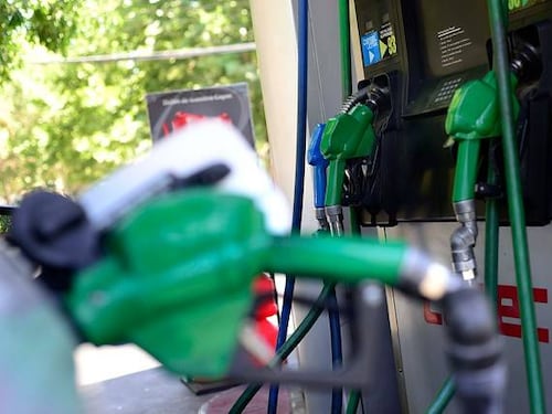 Continúan a la baja: precio de bencinas anota nuevo retroceso este jueves