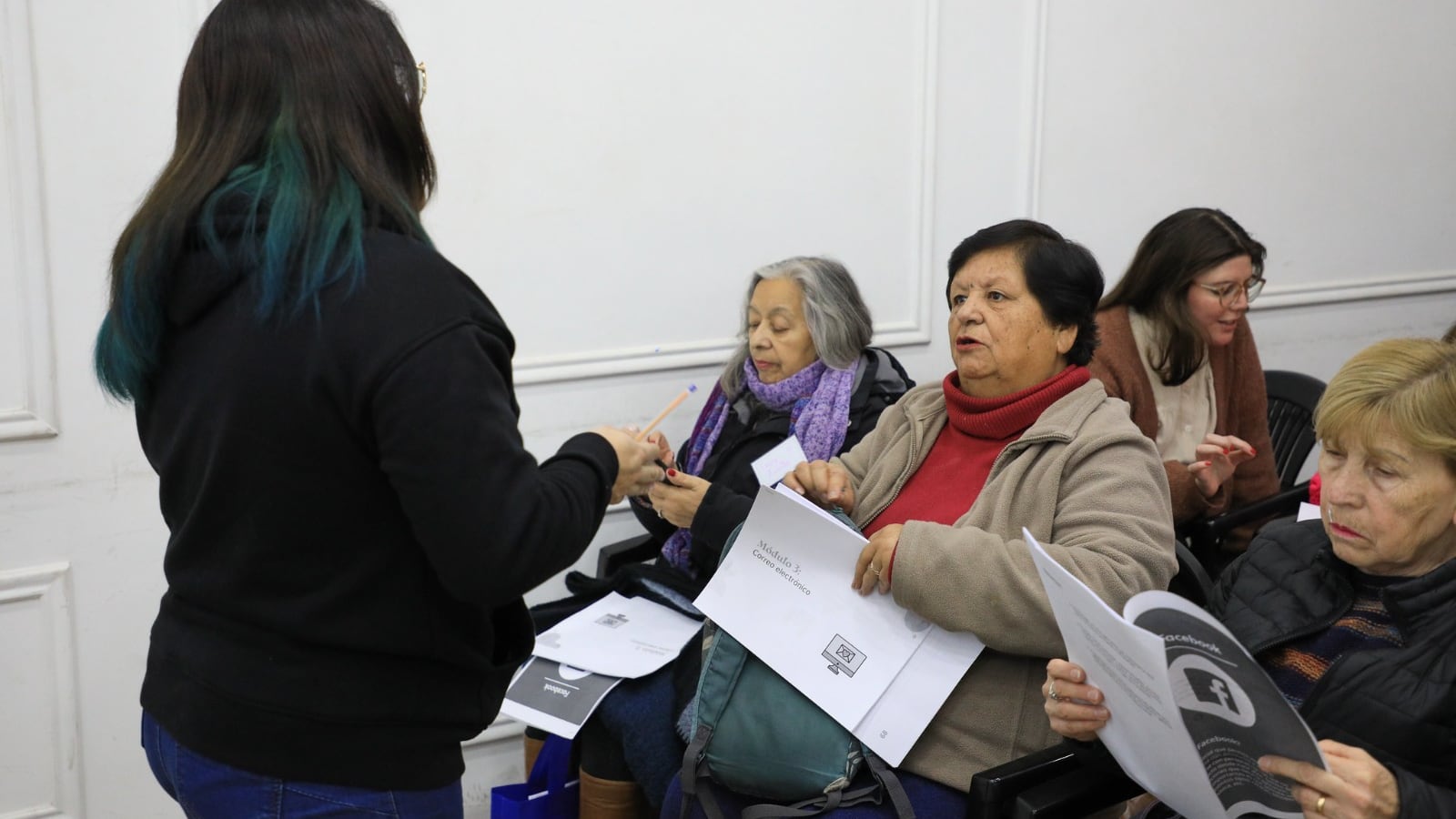 Salud municipal en tensión: Gobierno congela por segundo año consecutivo el per cápita y genera incertidumbre al Programa Más Adulto Mayor Autovalente | Cedida