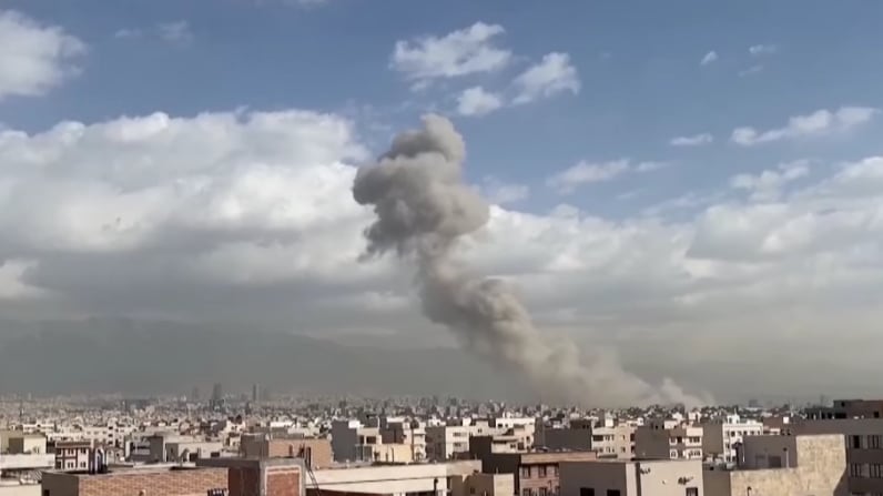 Tehrán (Irán) tras ataque de Estados Unidos e Israel | Captura: Youtube @elpais