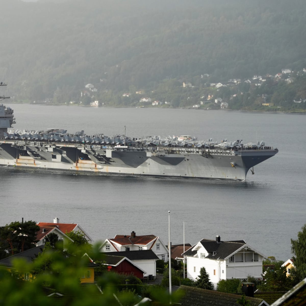 Trump envía portaviones a Sudamérica, Oriente Medio y Europa sin ninguno Trump envía portaviones a Sudamérica, Oriente Medio y Europa sin ninguno