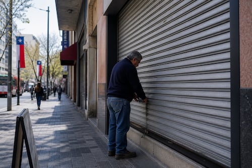 Atención el 1 de mayo: estas son las multas por abrir en feriado irrenunciable en Chile