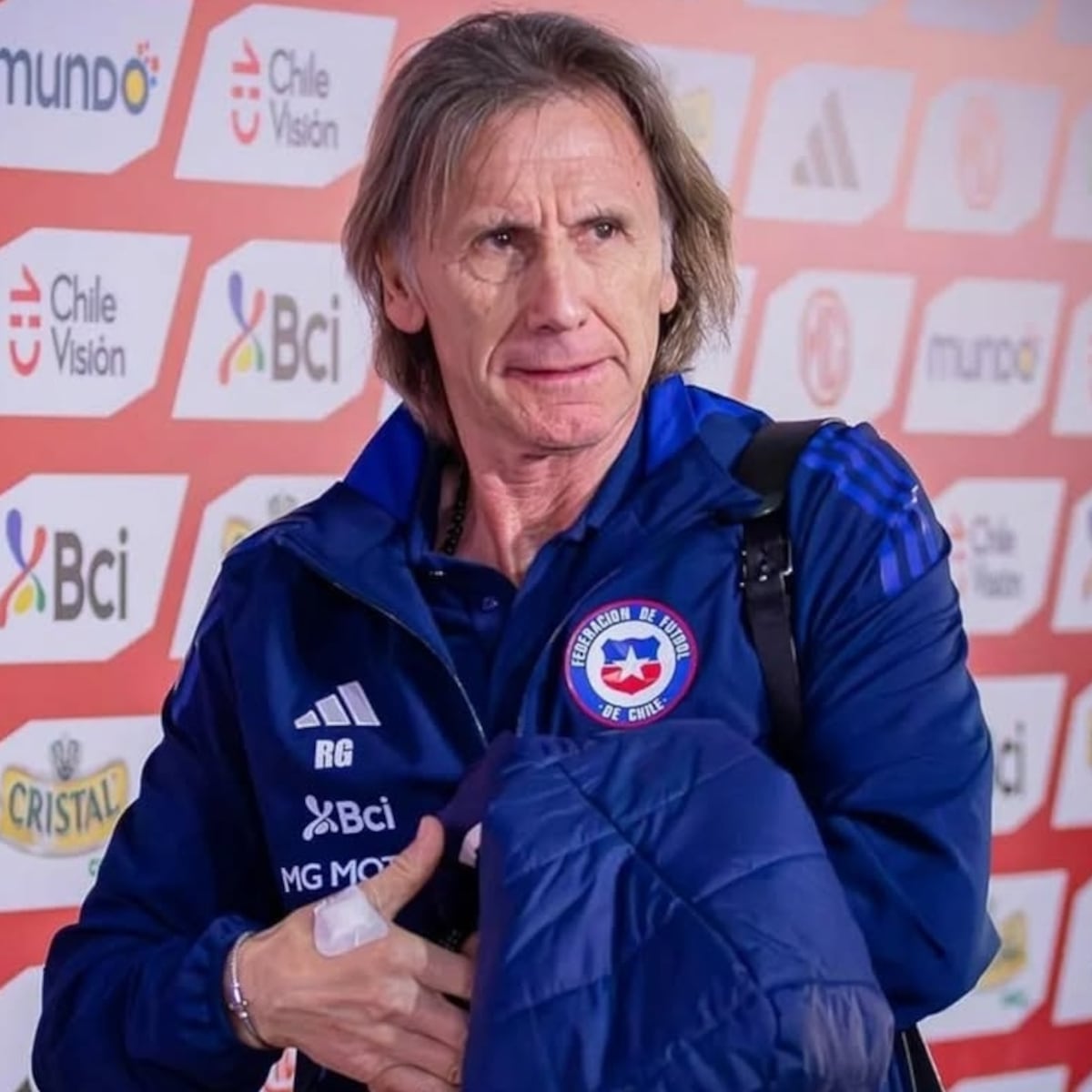 Ricardo Gareca vive momento incómodo en derrota de Chile Ricardo Gareca vive momento incómodo en derrota de Chile