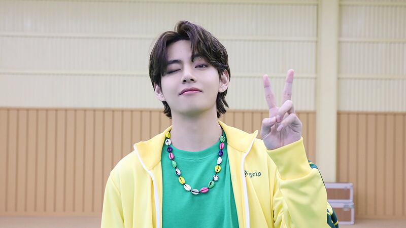 V (Taehyung) de BTS da positivo a Covid-19