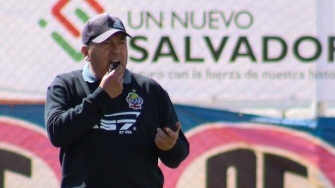 El entrenador de Cobresal, Gustavo Huerta.