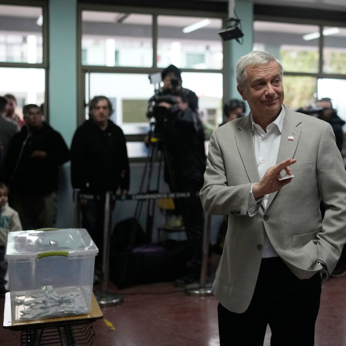 Kast elige lugar de trabajo hasta marzo Kast elige lugar de trabajo hasta marzo